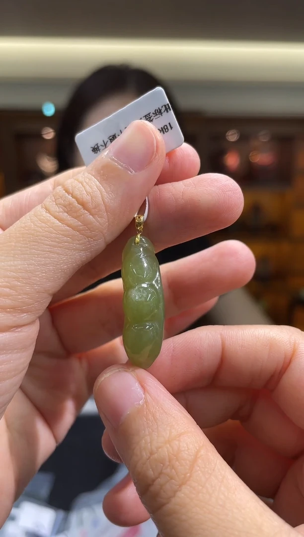 颈饰18K金镶嵌和田玉（多样性发一件）