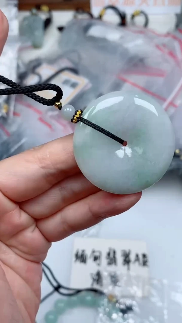 颈饰未镶嵌翡翠吊坠