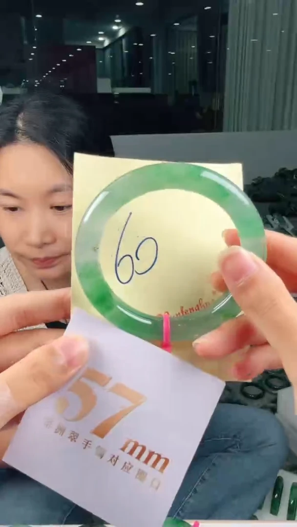 未镶嵌手镯石英质玉（非洲翠）有天然洒金亮片/矿点/棉线60