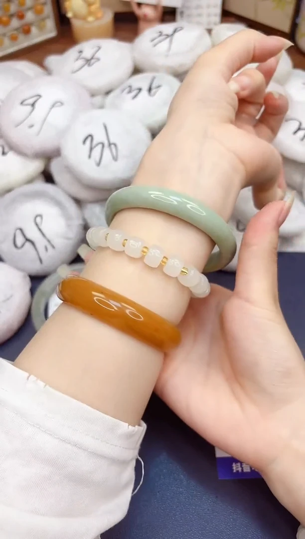 石英质玉手镯未镶嵌117-翠玉-圈口63