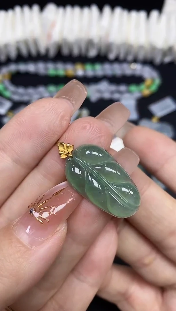吊坠(不含链)18K金镶嵌翡翠叶子18K金扣镶嵌@@CMT