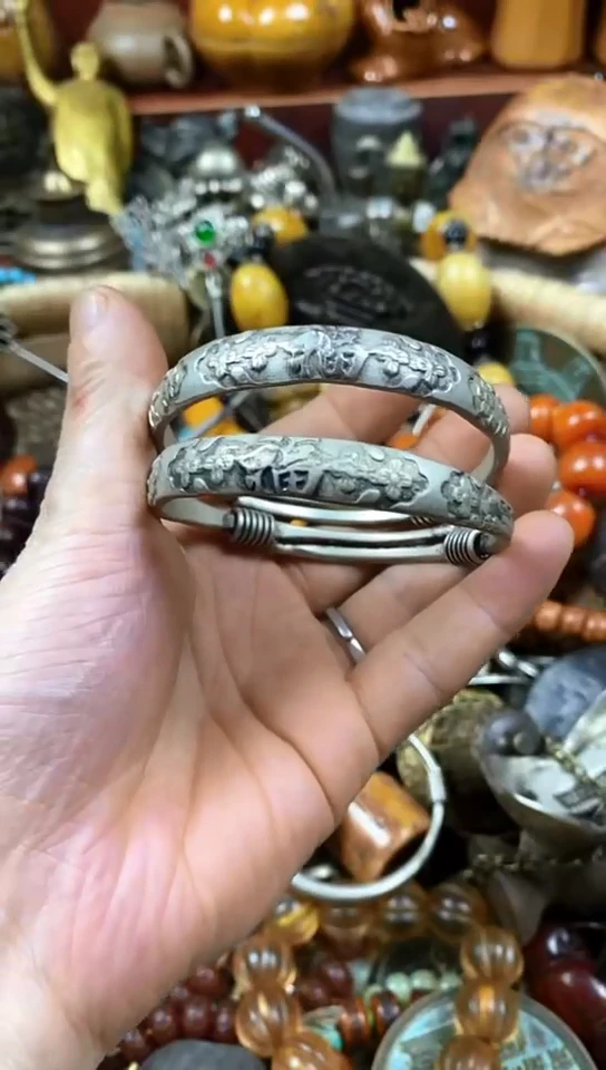 静*老街杂项一物一拍福字镯一对