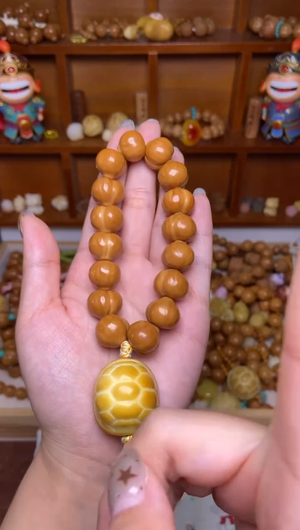 吊坠猴头核桃蜜桃富甲手持