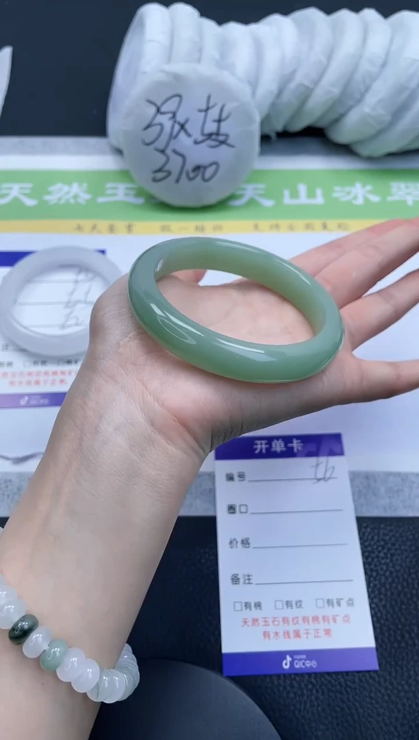 【闪购商品】石英质玉手镯未镶嵌A56-58+