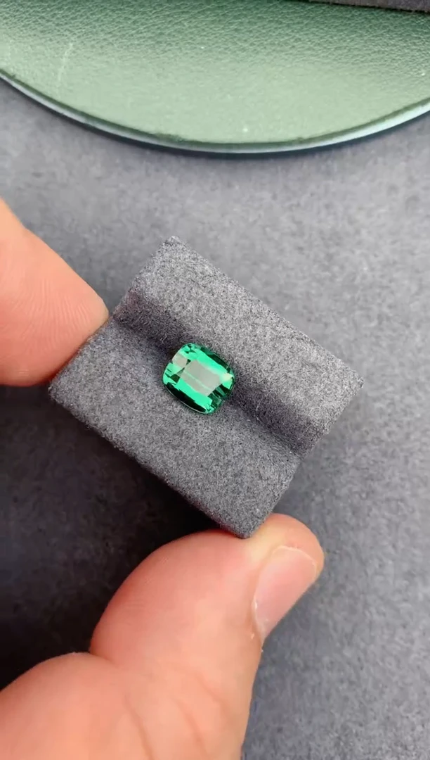 未镶嵌裸石碧玺2ct 绿碧玺
