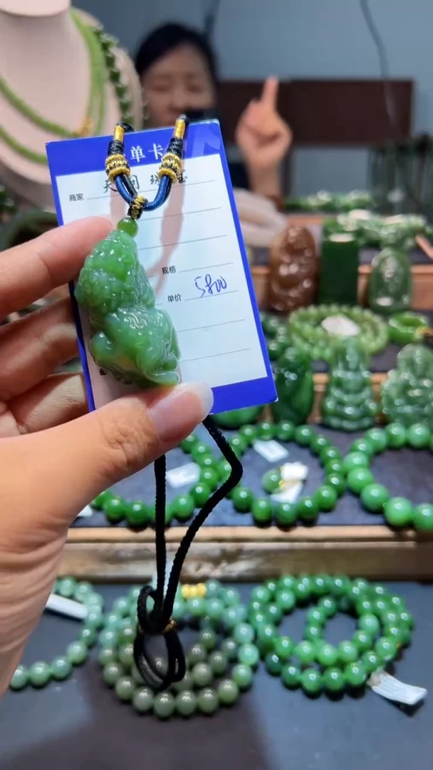 和田玉（碧玉）未镶嵌颈饰1