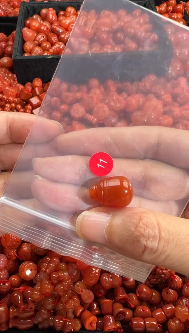 南红玛瑙未镶嵌颈饰1