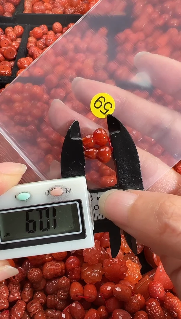 颈饰未镶嵌南红玛瑙1