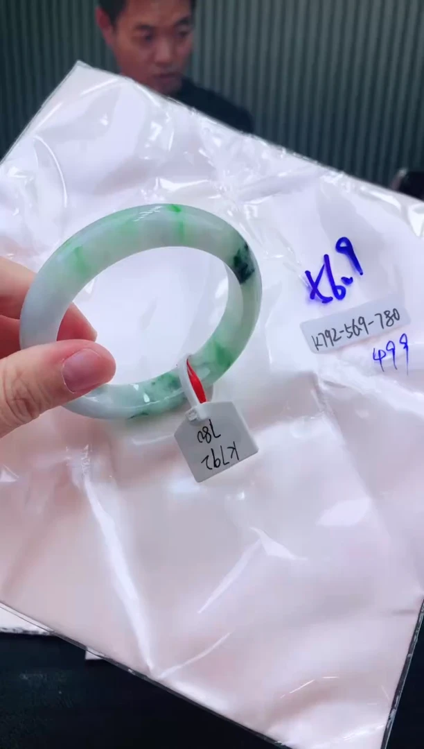 未镶嵌手镯翡翠56+