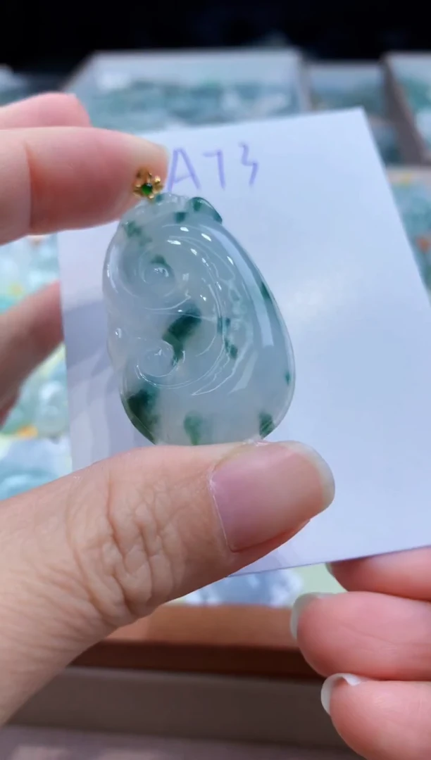 翡翠18K金镶嵌颈饰天然缅甸a货翡翠