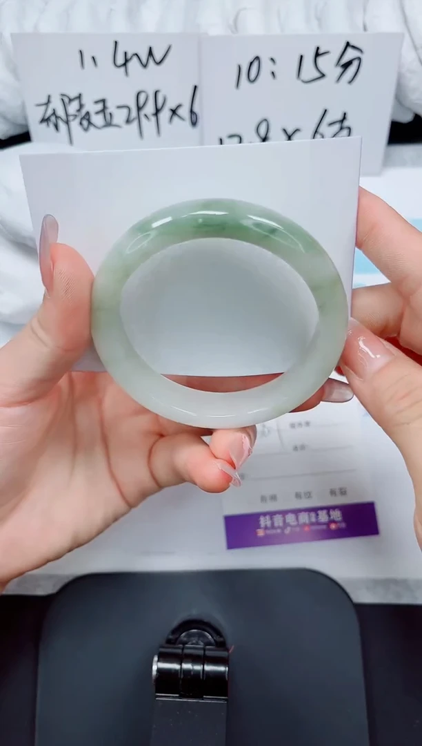 石英质玉手镯未镶嵌102/58.7