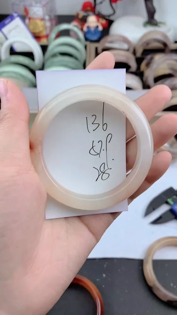 未镶嵌手镯石英质玉136