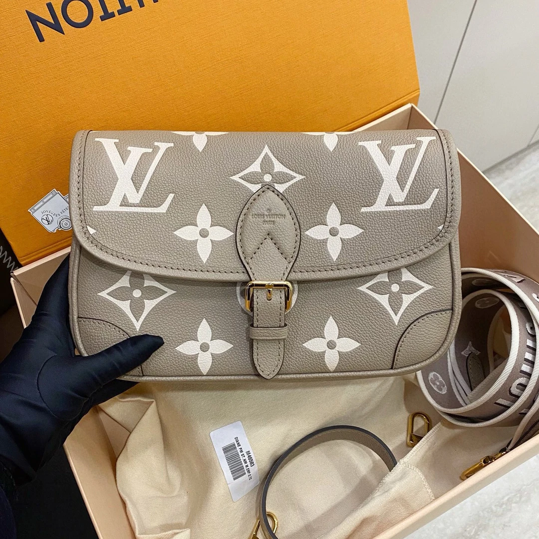 未使用 LouisVuitton/路易威登 Dione系列法棍大象灰斜挎包