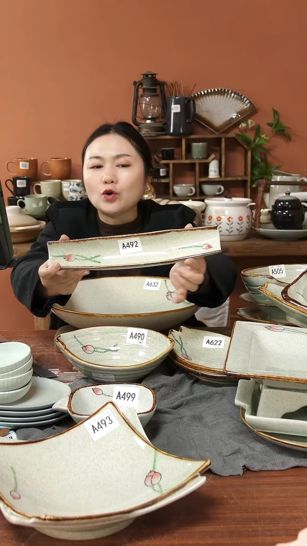 陶瓷A492 一只陶瓷荷花30.5CM长条凹盘可能微瑕