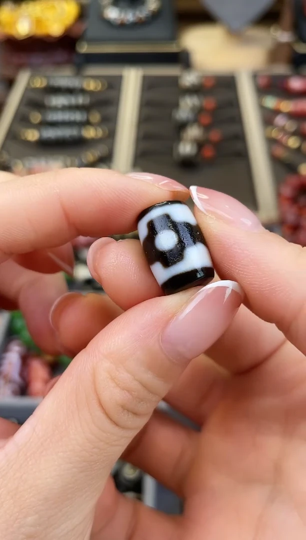 未镶嵌单珠玛瑙/玉髓精品上肯黑白坦诚三眼单珠