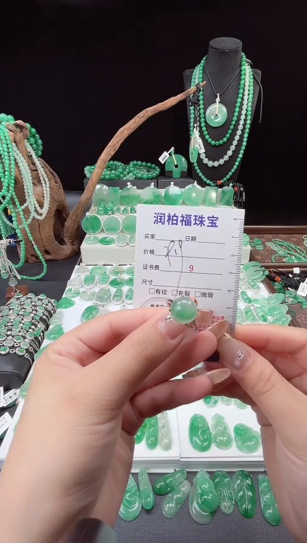 吊坠(赠链)合金石英质玉（非洲翠）30.63蛋面戒指