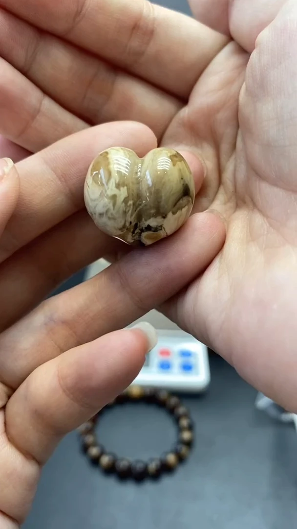 琥珀未镶嵌珠宝奇石204