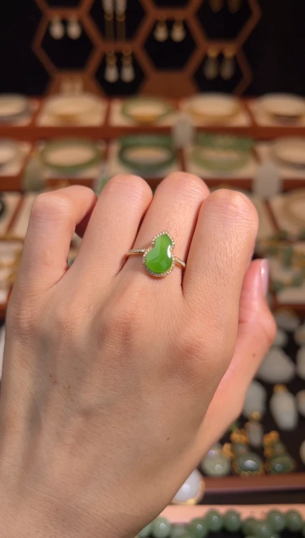 18K金镶嵌戒指和田玉福利