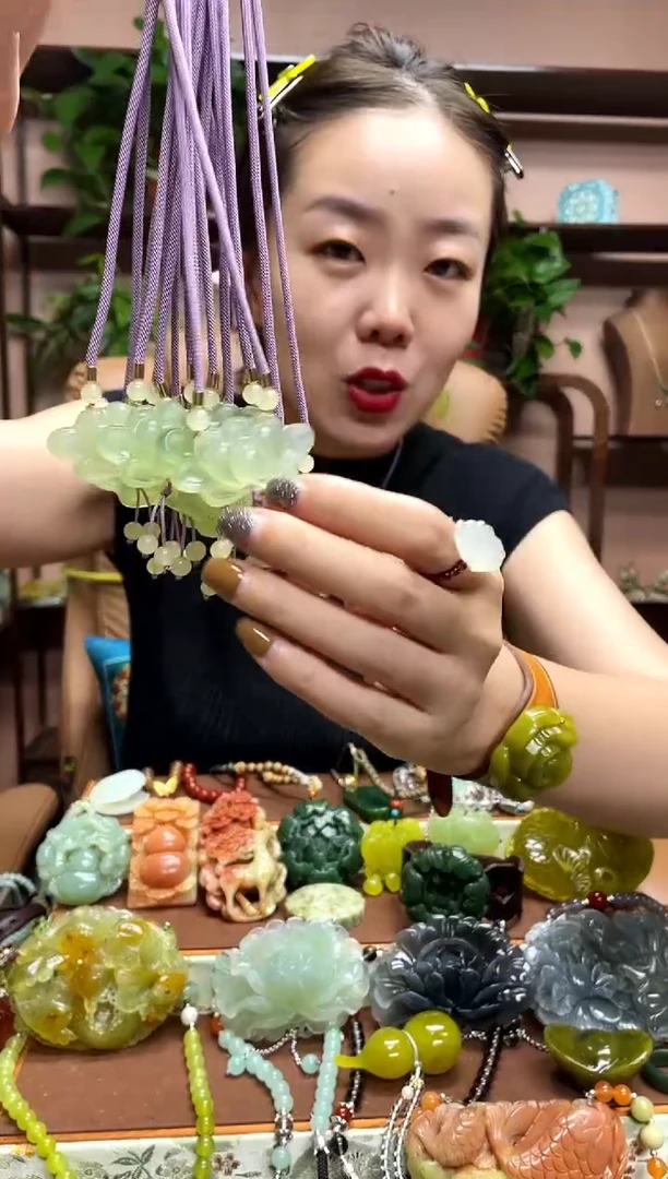 未镶嵌岫玉吊坠多样性发货发其中之一
