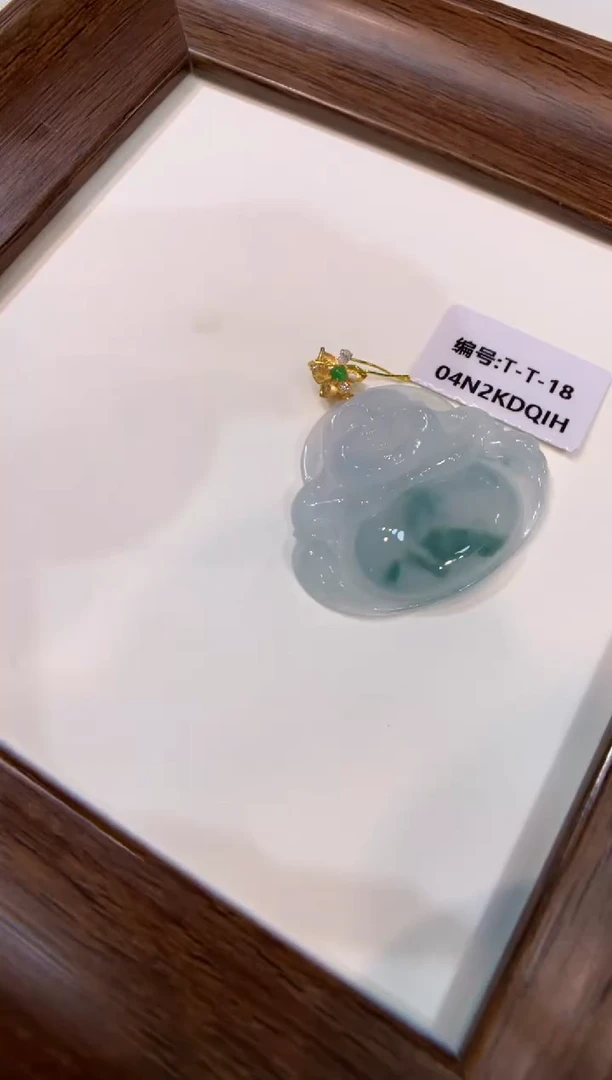 颈饰18K金镶嵌翡翠佛公