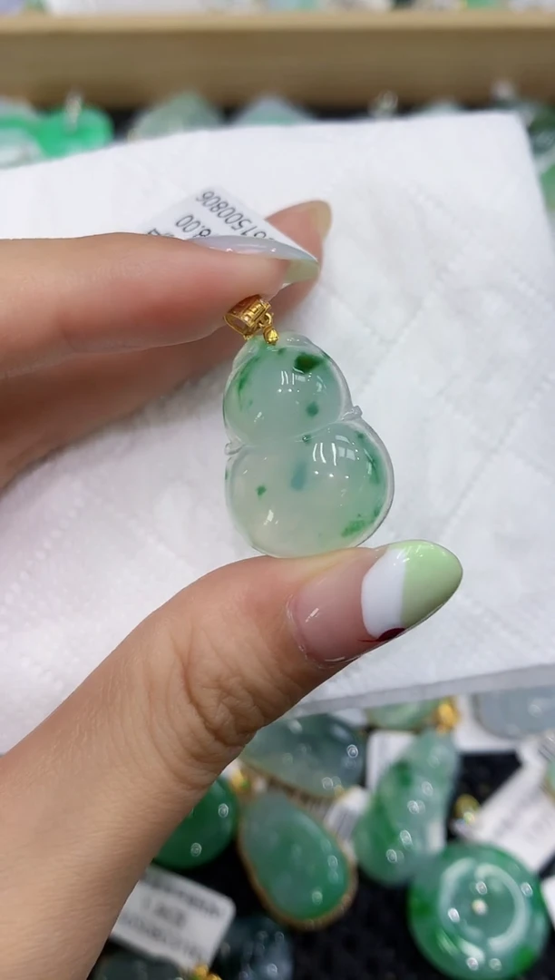 翡翠18K金镶嵌颈饰111111111111