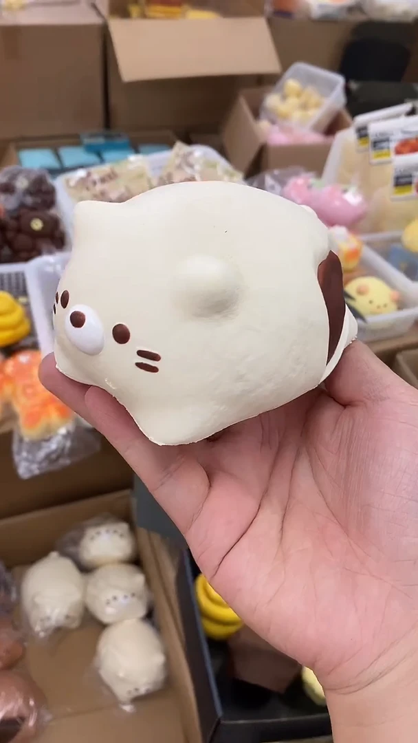 白色咬一口角落生物，默认微瑕
