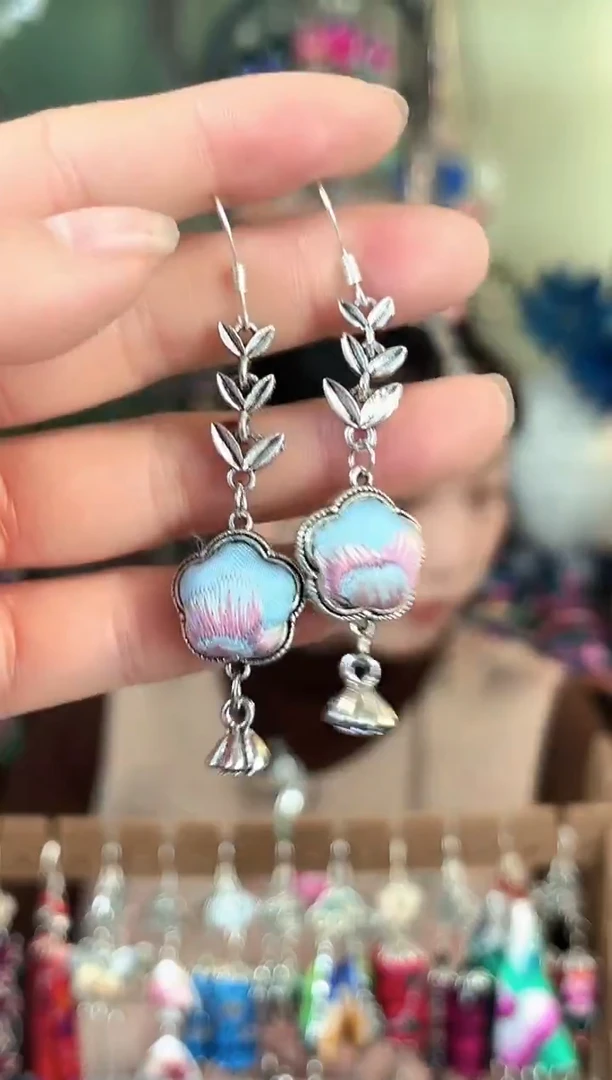 彩云南阁非遗老绣苗银饰品146