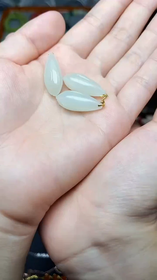 颈饰18K金镶嵌和田玉玉兰花多样性拍一发一【皮绳】 06