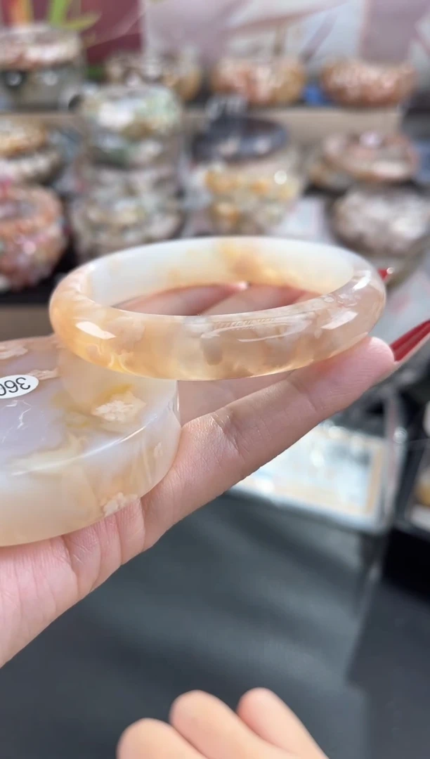 未镶嵌手镯石英质玉60