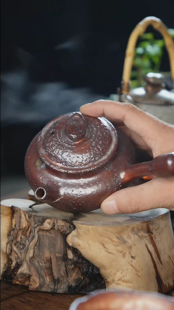 紫砂全手工侧把仿古壶