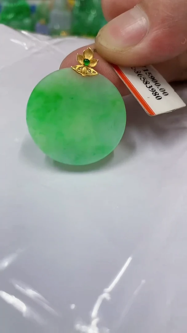 翡翠18K金镶嵌颈饰挂件