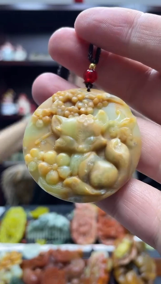 岫玉未镶嵌吊坠·