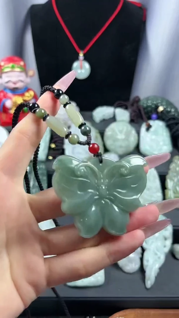 【闪购商品】翡翠颈饰未镶嵌小蝴蝶