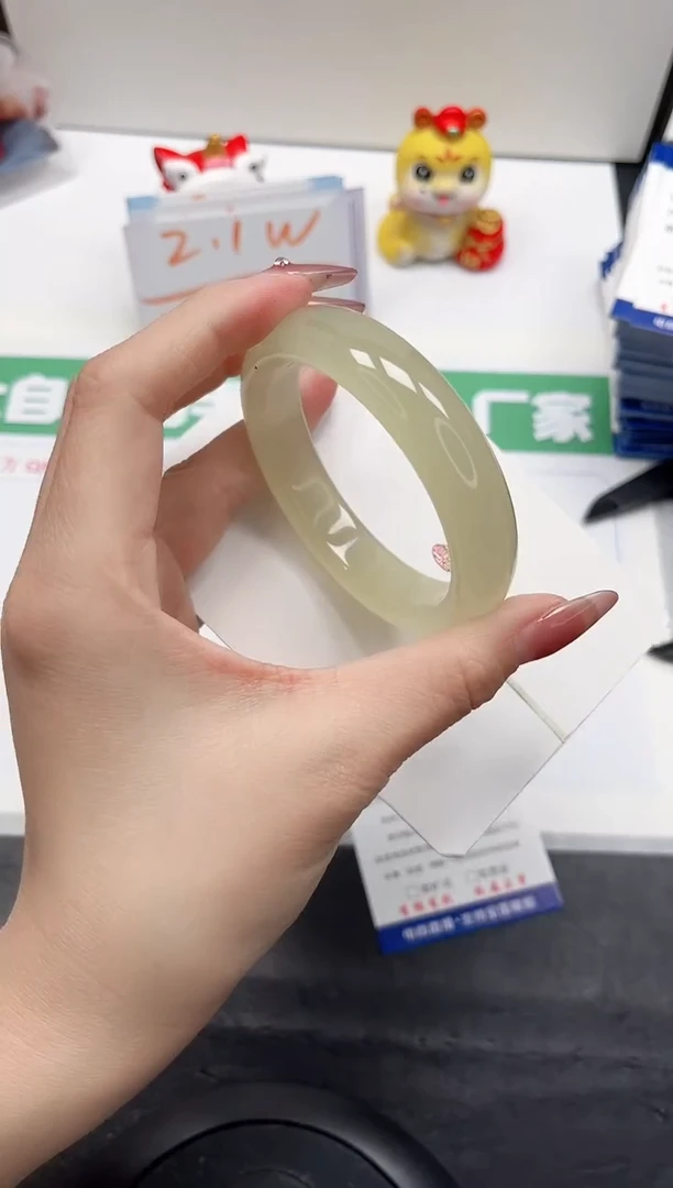 【闪购商品】石英质玉手镯未镶嵌298-56