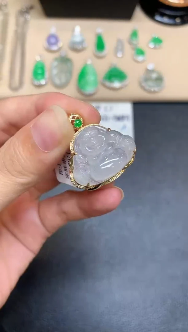 颈饰18K金镶嵌翡翠佛公【无服务费