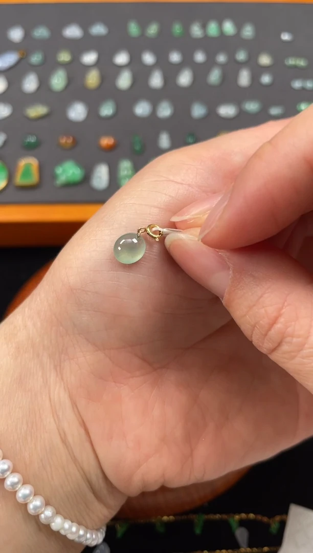 吊坠(不含链)18K金镶嵌翡翠一个JK523