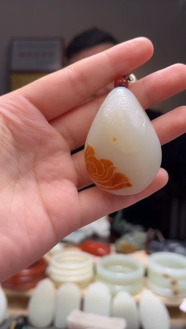 颈饰未镶嵌和田玉吊坠