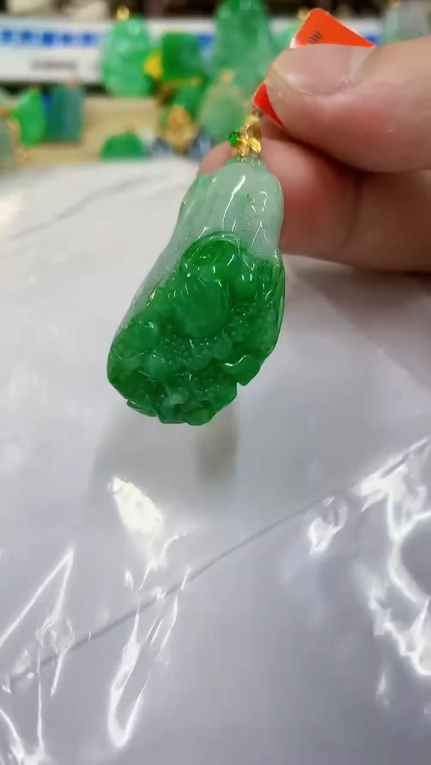翡翠18K金镶嵌颈饰挂件