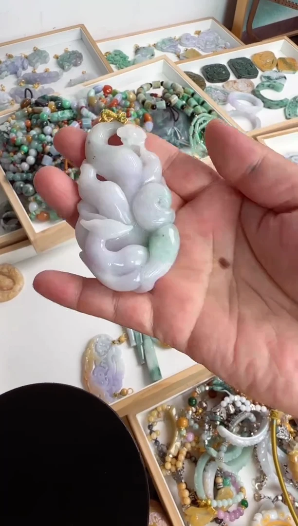 颈饰未镶嵌翡翠吊坠