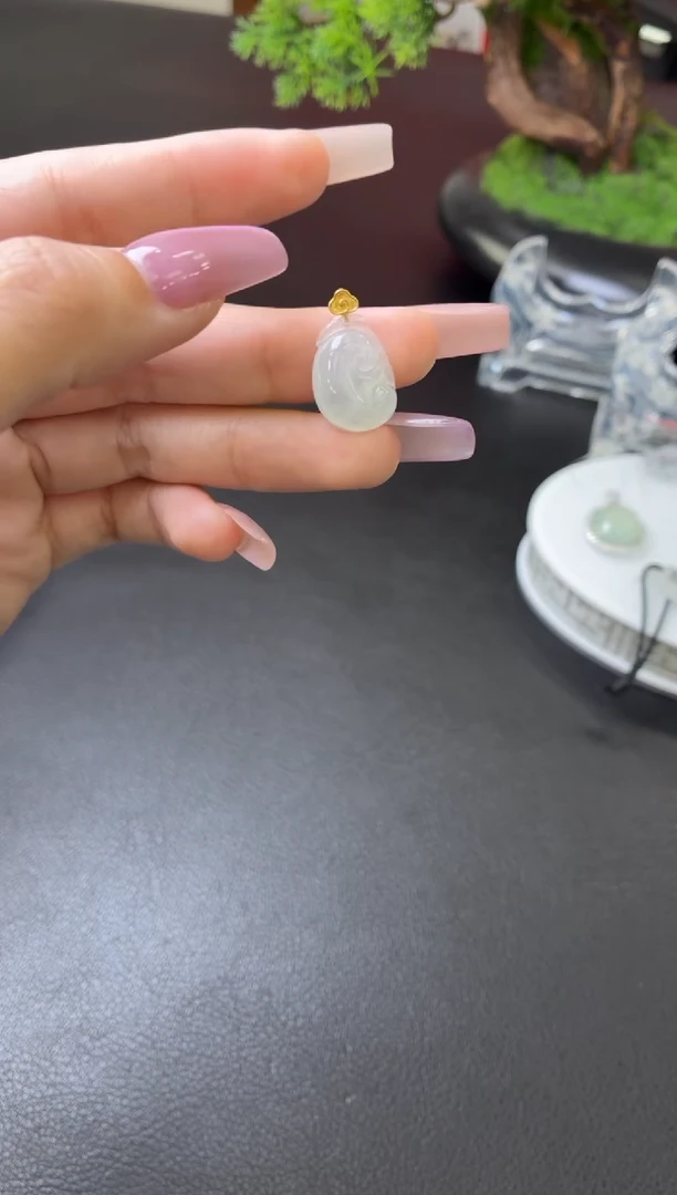 吊坠(不含链)18K金镶嵌翡翠吊坠（配皮绳！）