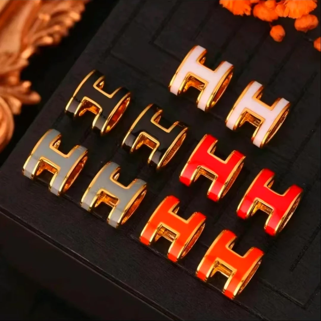 【质检发货】MR18K经典H吊坠时尚大气合集 （赠合金链）