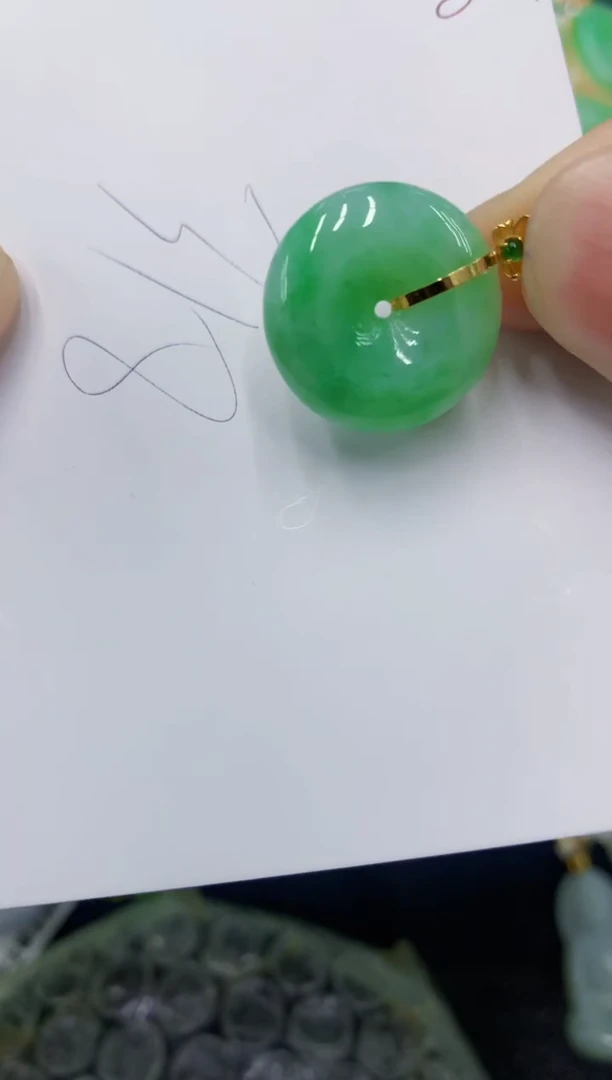 颈饰18K金镶嵌翡翠1111111111111