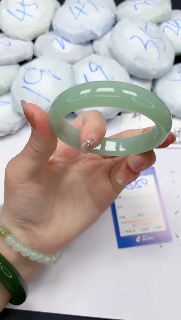 未镶嵌手镯石英质玉A80/5657