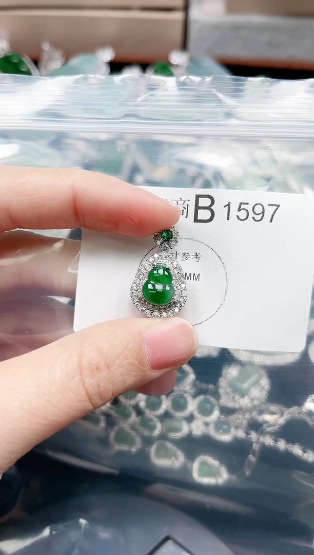 【闪购商品】翡翠颈饰未镶嵌1597赠皮绳