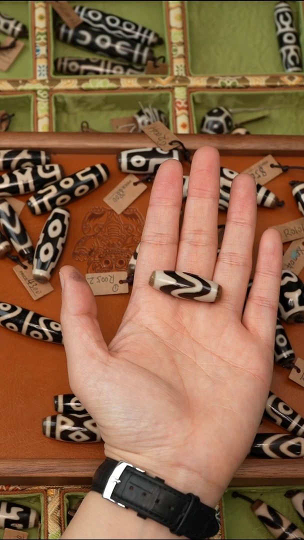 合金虎牙水纹玛瑙/玉髓精**高虎牙水纹