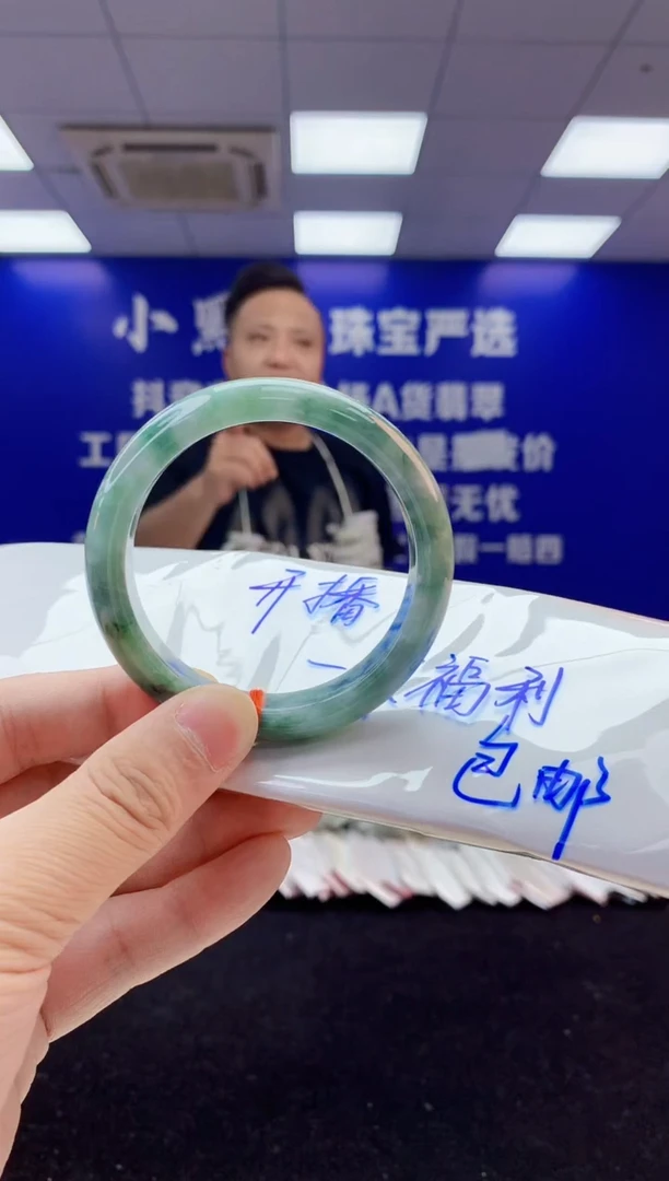 翡翠手镯未镶嵌1天然翡翠默认有瑕完美主义者勿拍