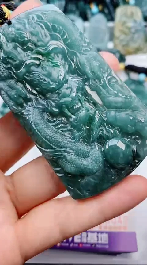 翡翠未镶嵌颈饰