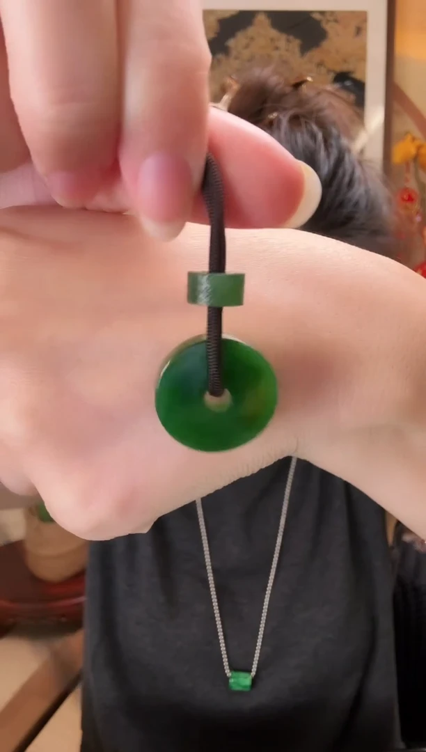 颈饰未镶嵌和田玉吊坠