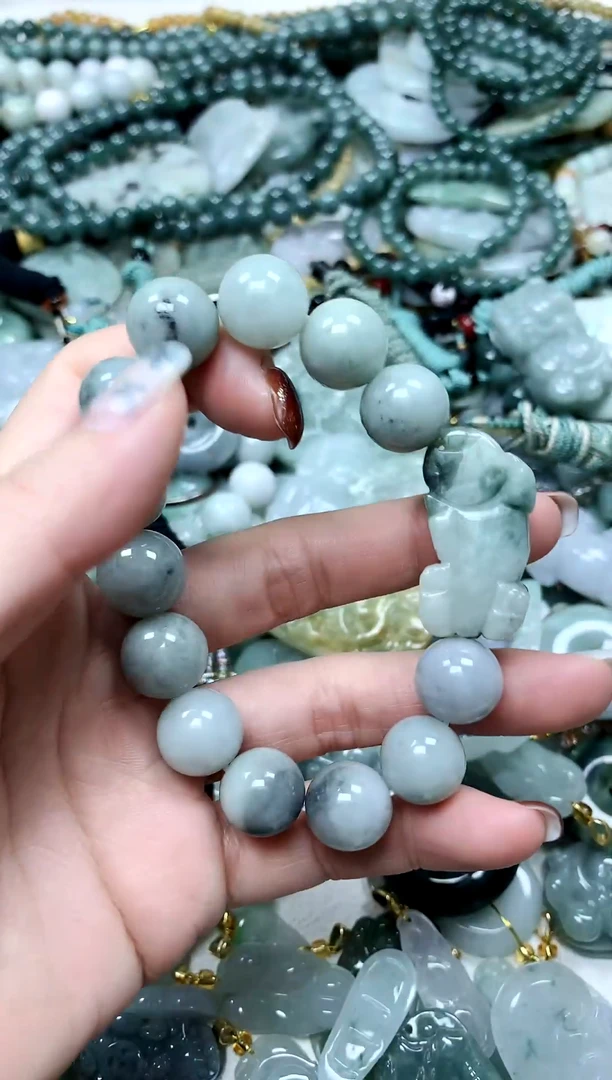 未镶嵌挂件翡翠1