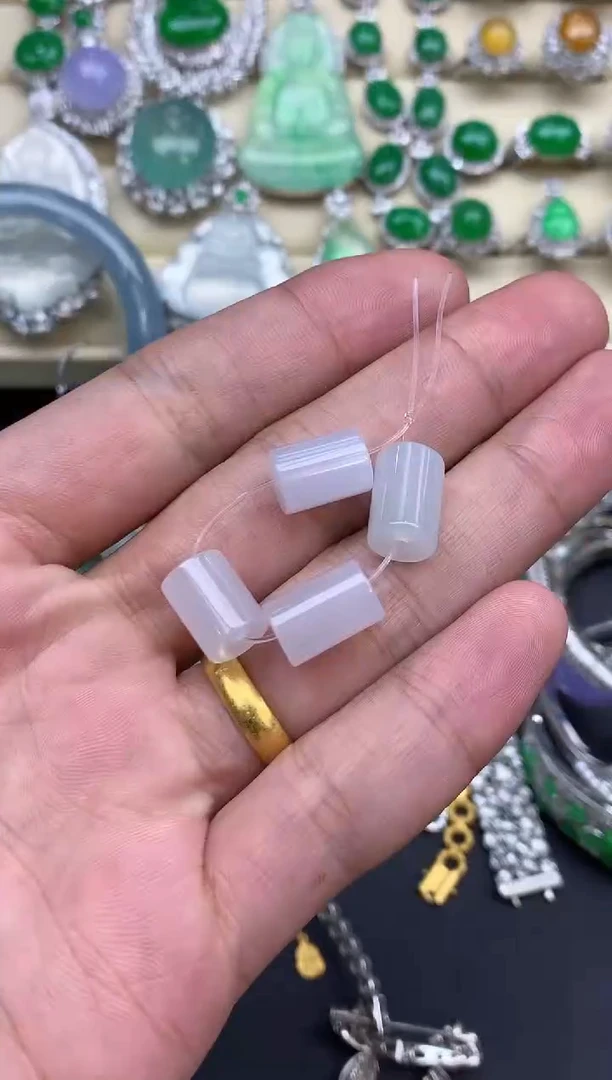 翡翠未镶嵌颈饰175--春日珠宝